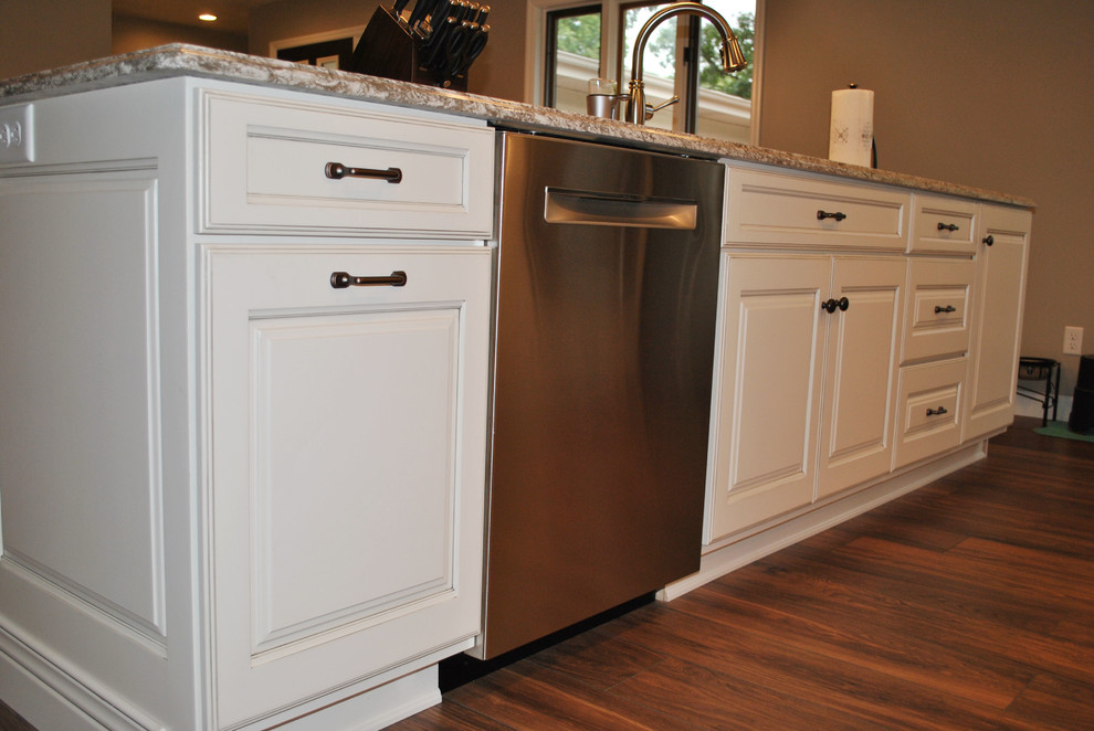 Example of a transitional kitchen design in St Louis