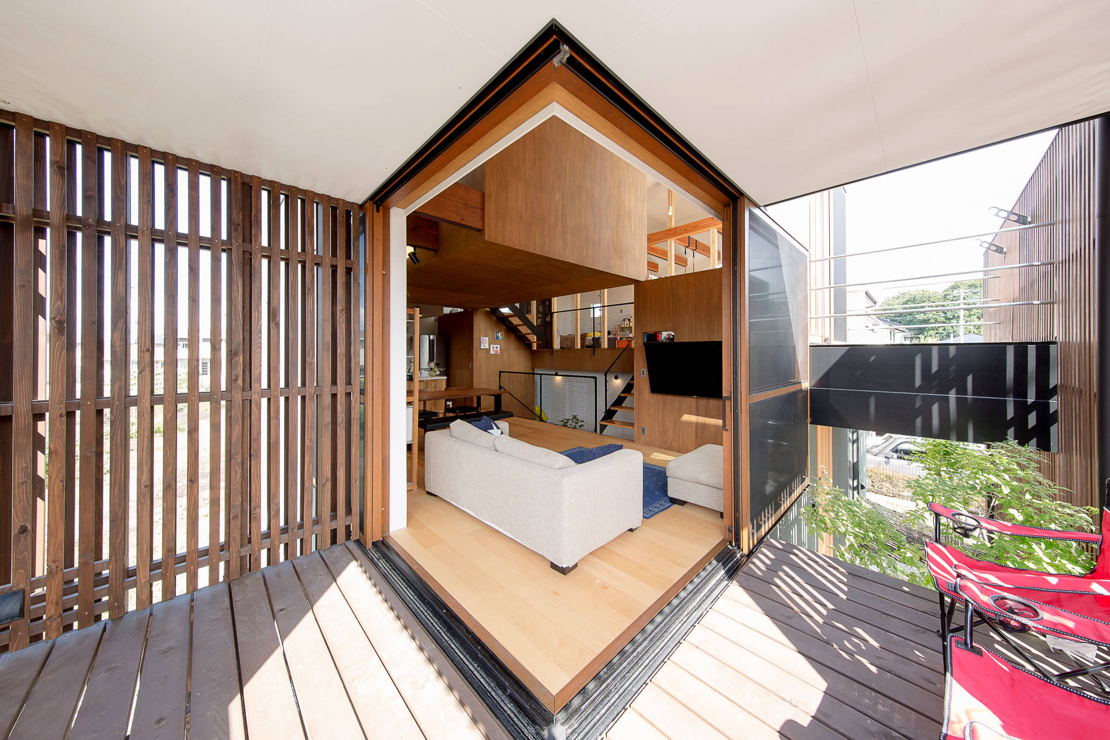 コーナーに柱のない全開口サッシで開放的なリビングに Modern Deck Other By 株式会社 建築工房dada Houzz