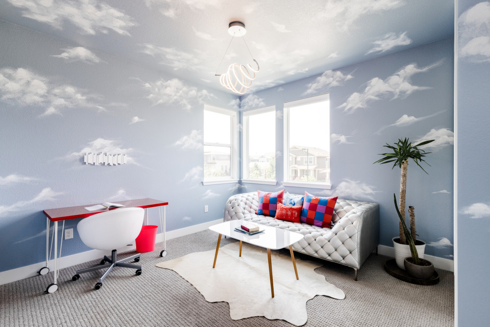 Idées déco pour un bureau contemporain avec un mur bleu, moquette et un sol beige.