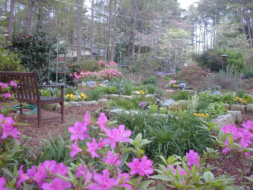Design ideas for a mid-sized traditional front yard full sun formal garden for summer in Atlanta with a vegetable garden.