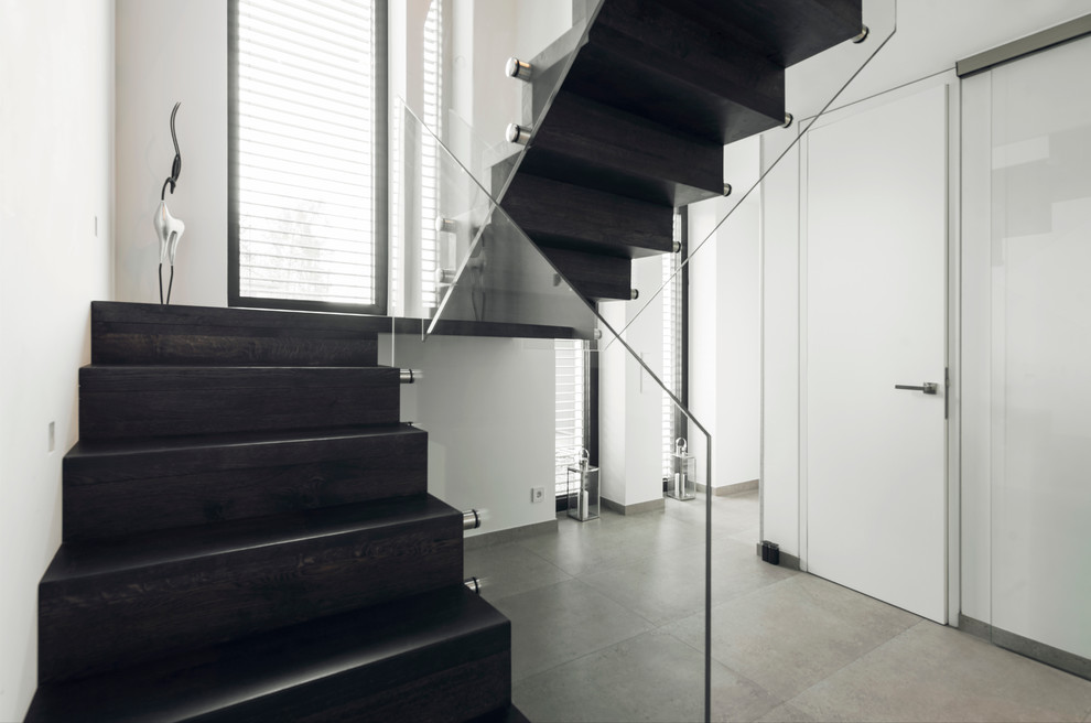 Mittelgroße Moderne Treppe in U-Form mit Holz-Setzstufen