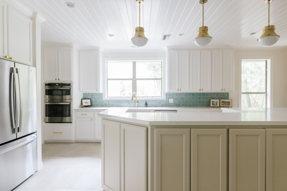 Transitional kitchen photo in Austin