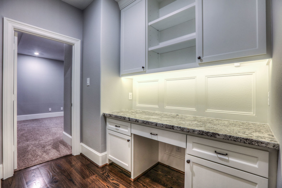 Transitional home design photo in Houston