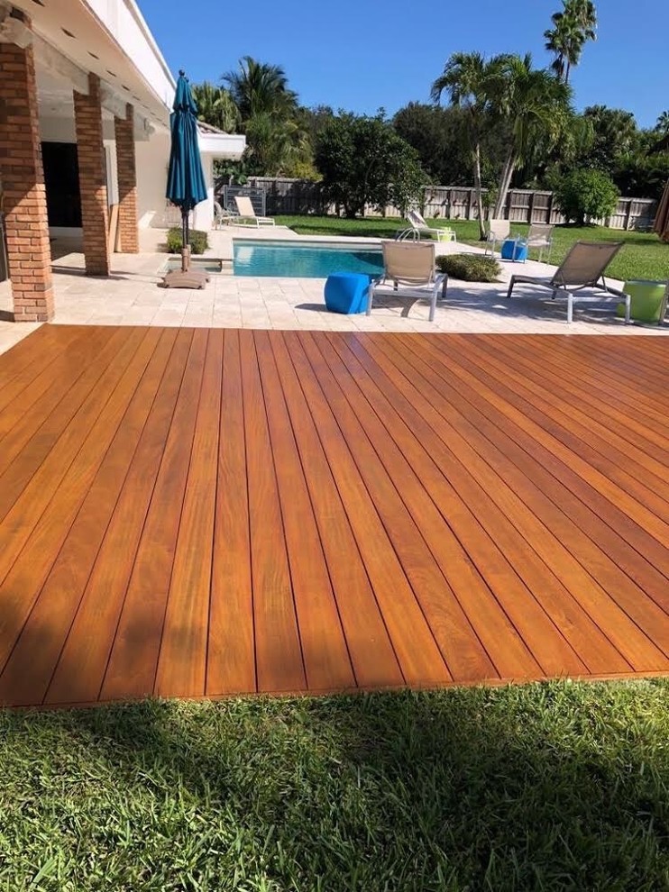 Photo of a mid-sized backyard deck in Miami with no cover.