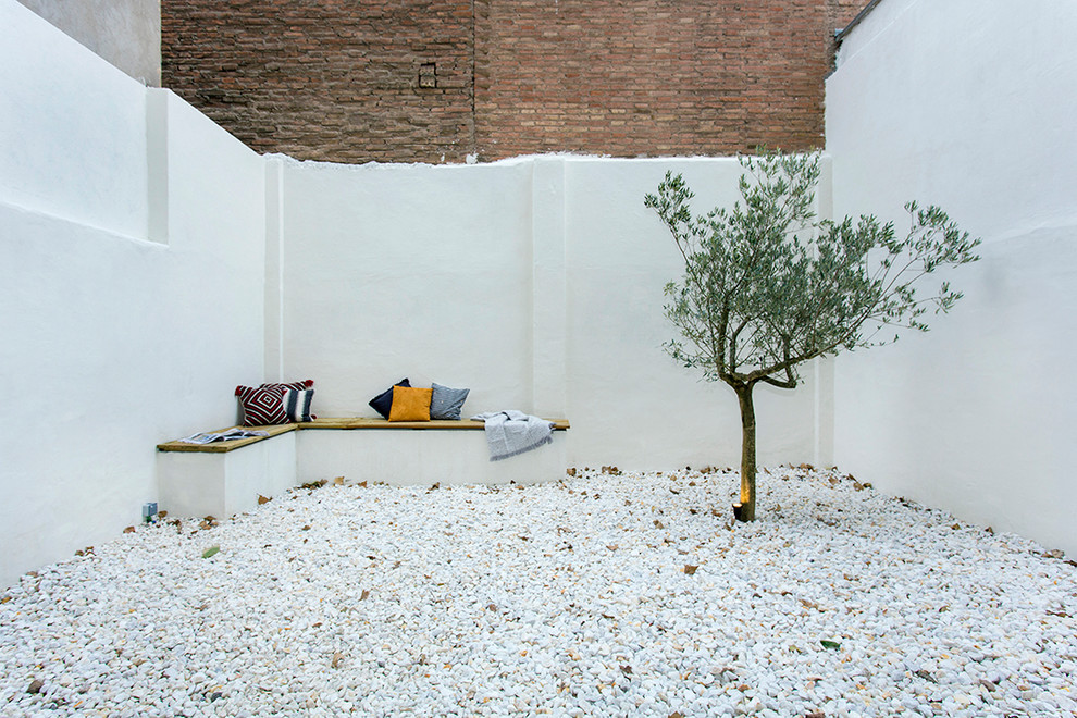 Design ideas for a mediterranean patio in Barcelona.