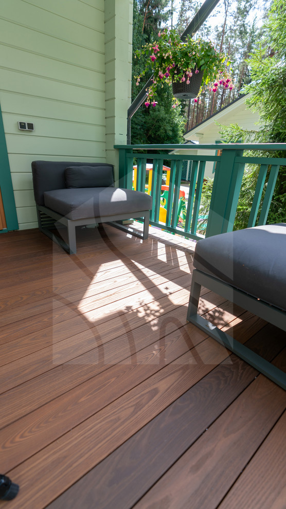 Терраса из термоясеня для загородного дома