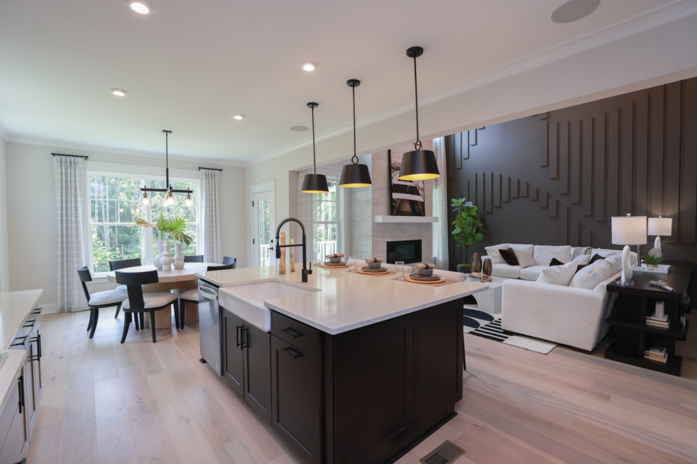 Transitional kitchen photo in Richmond