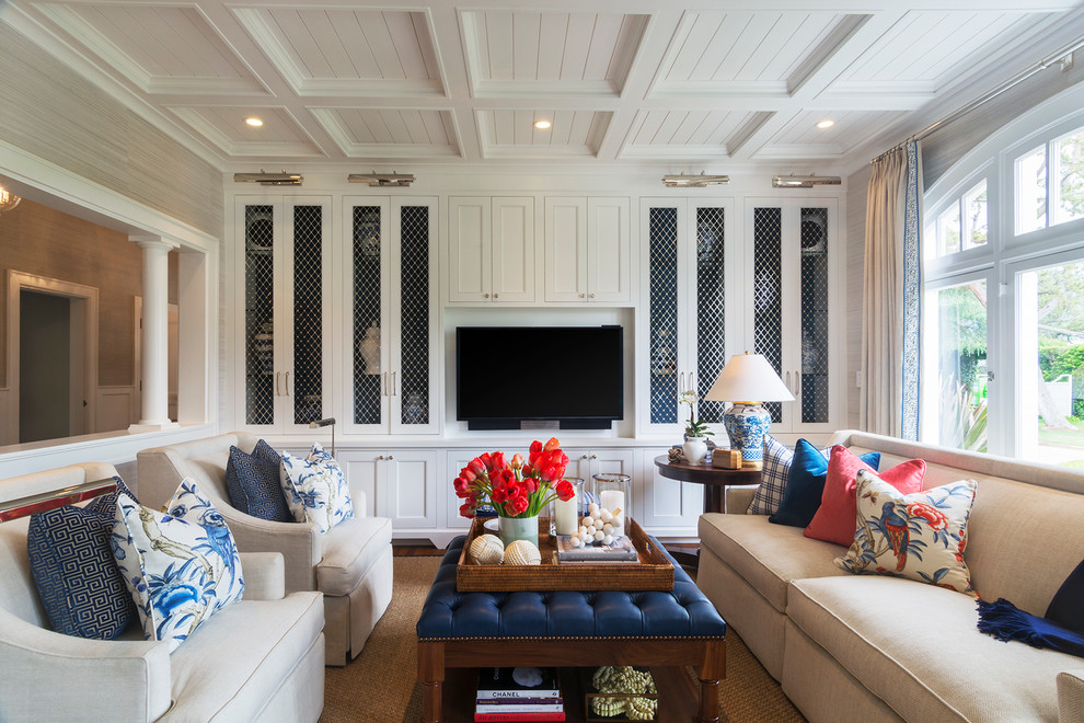 Inspiration for a transitional living room in Los Angeles.