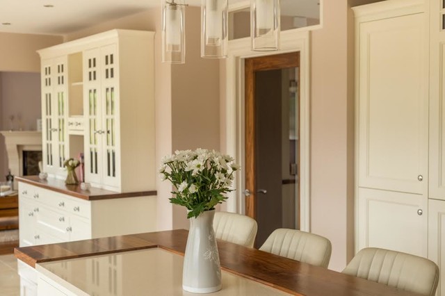 Healy traditional-kitchen