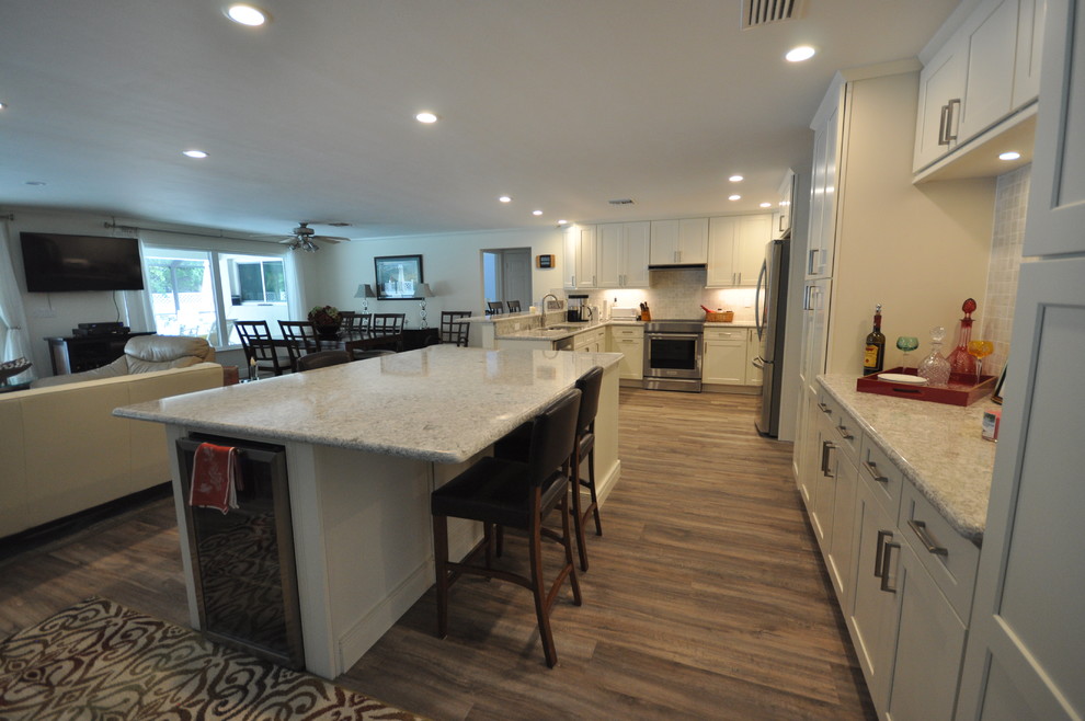 Example of a transitional home design design in Miami