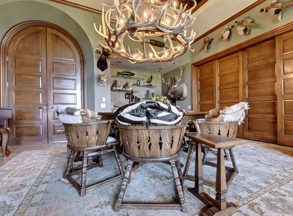 Example of a transitional home design design in Austin