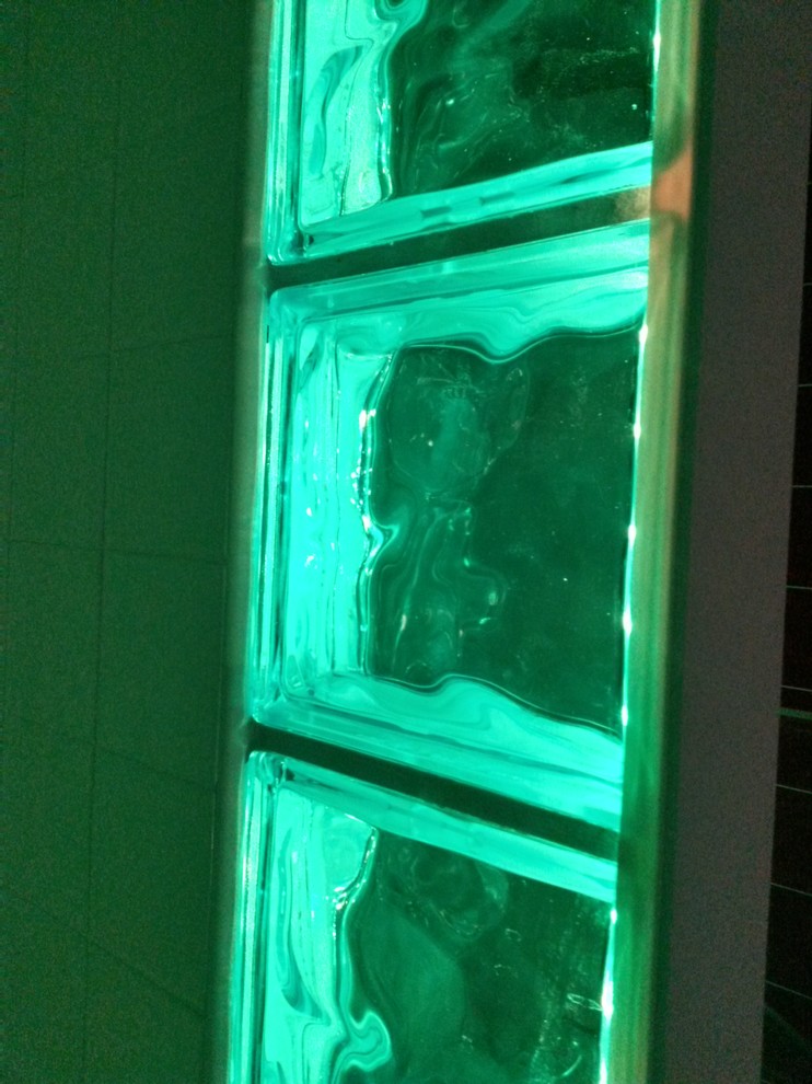 Монтаж стеклоблоков с подсведкой RGB