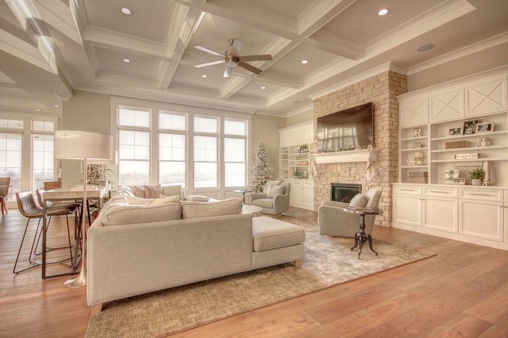 Home design - transitional home design idea in Chicago