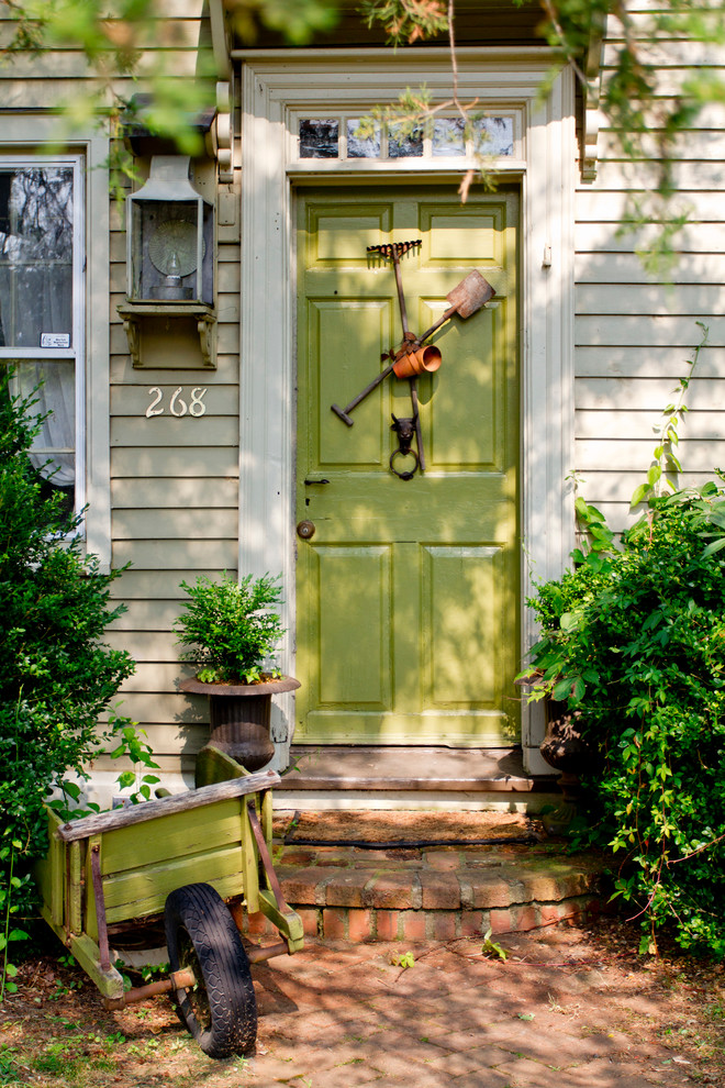 Inspiration for a cottage exterior home remodel in New York
