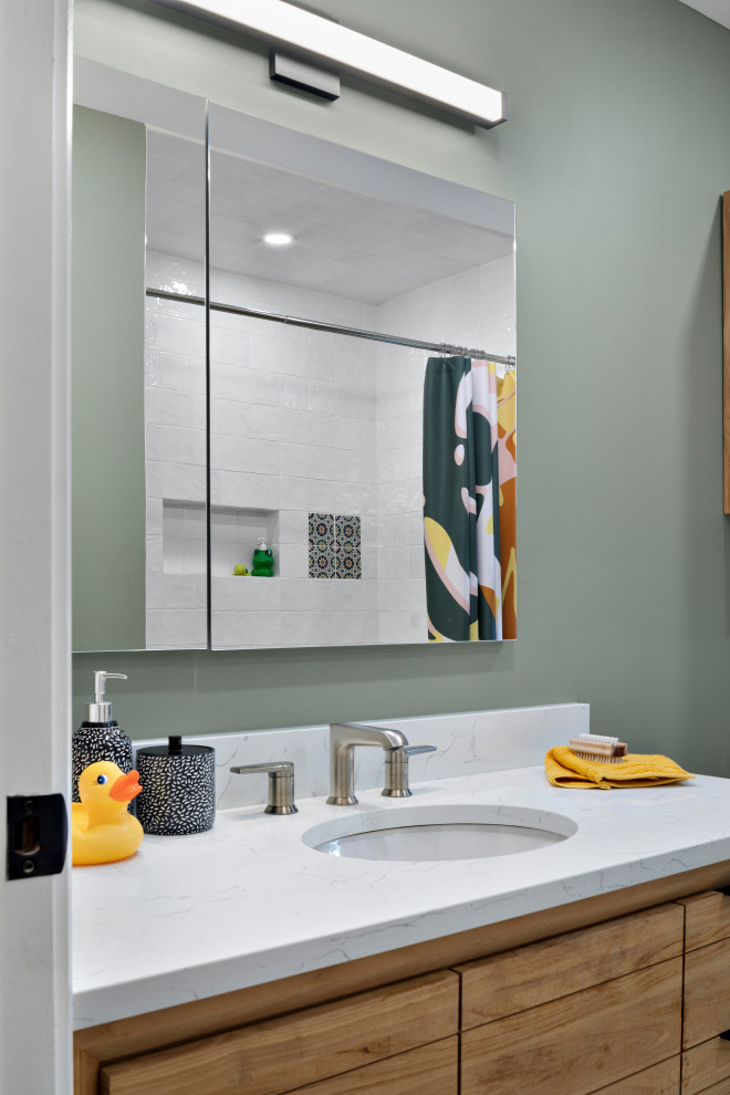 Inspiration for a 1960s bathroom remodel in New York