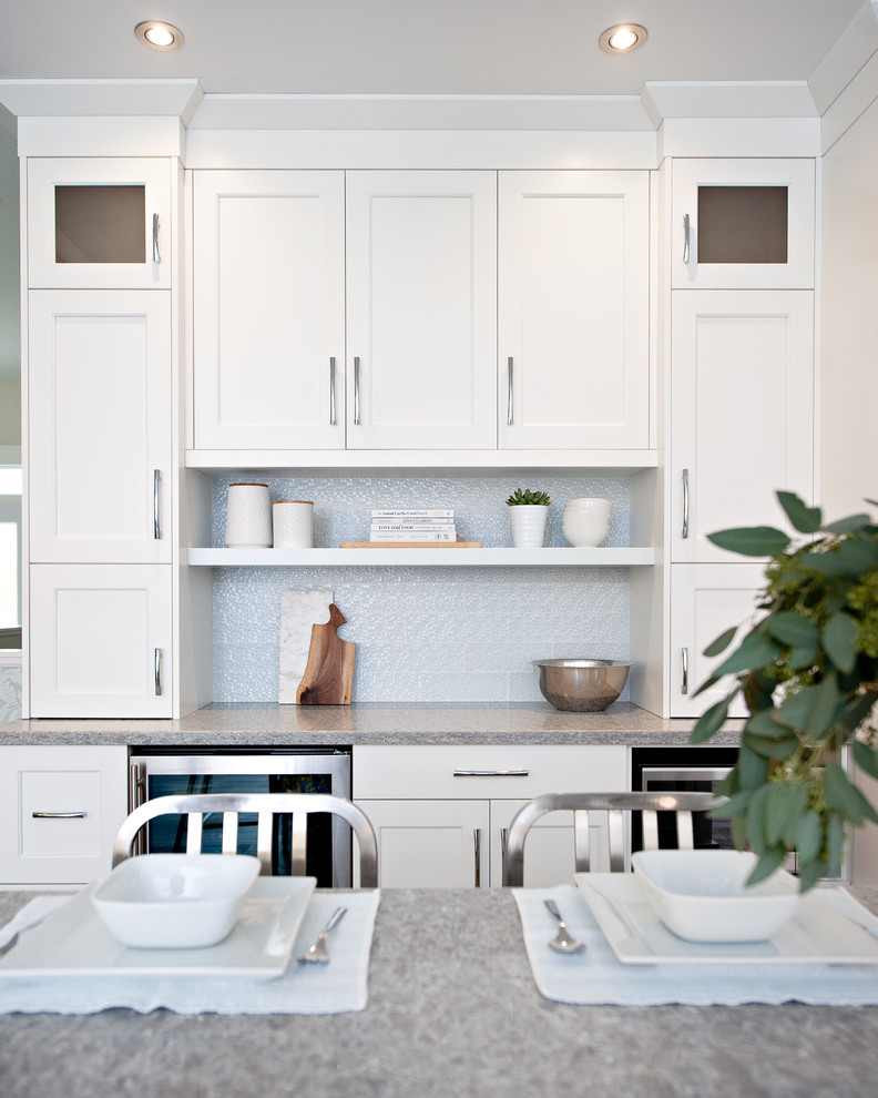 Example of a transitional kitchen design in Toronto
