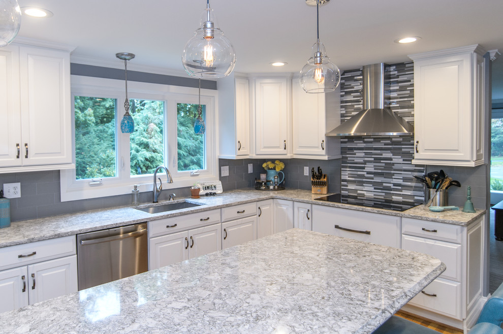 Inspiration for a transitional kitchen remodel in Bridgeport