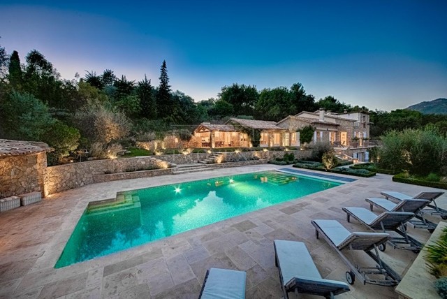 Hotel Saint Tropez contemporaneo-piscina