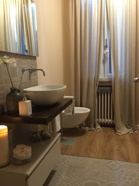 SHABBY CHIC ! shabby-chic-style-powder-room