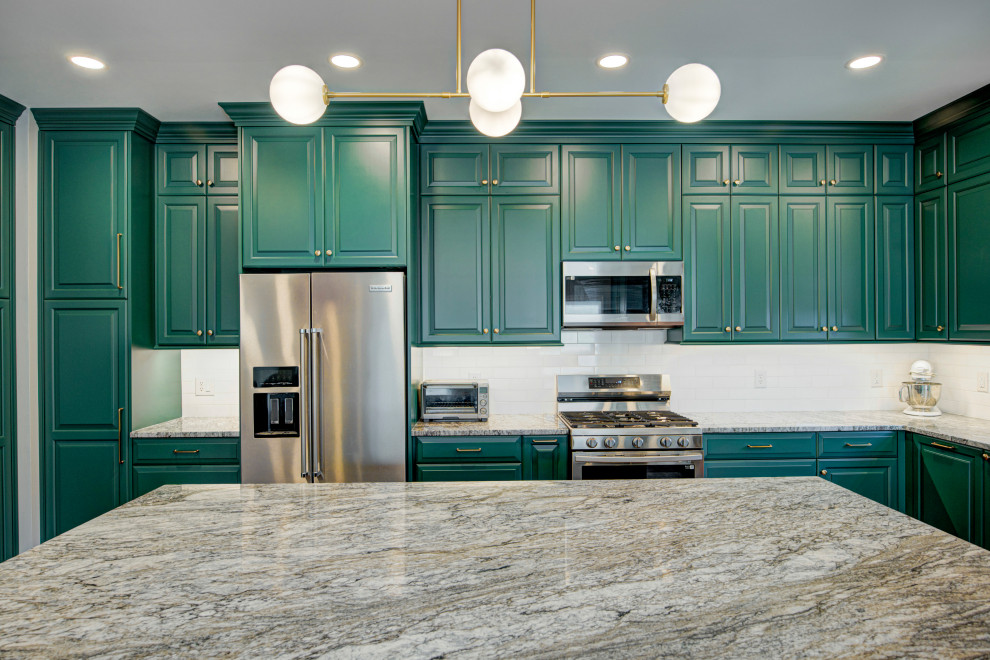 Transitional kitchen photo in Indianapolis