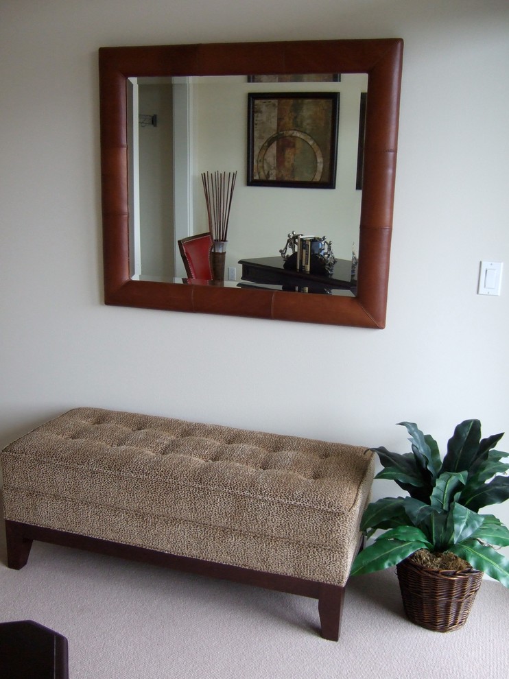 Transitional entryway photo in Seattle