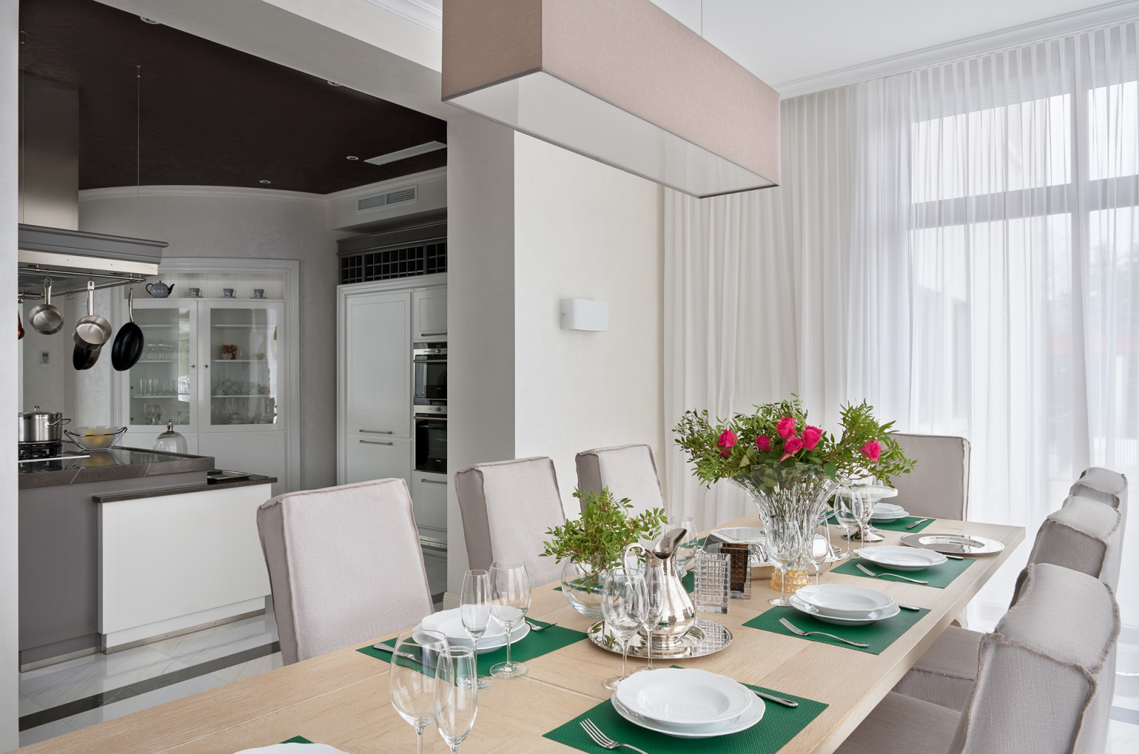 Большой загородный дом