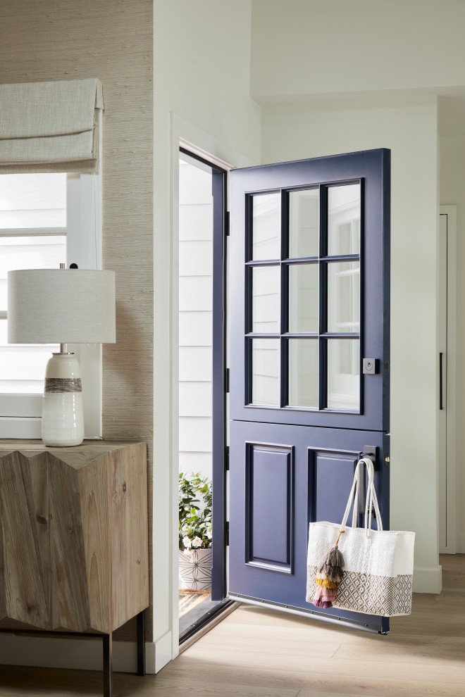 Transitional entryway photo in Orange County