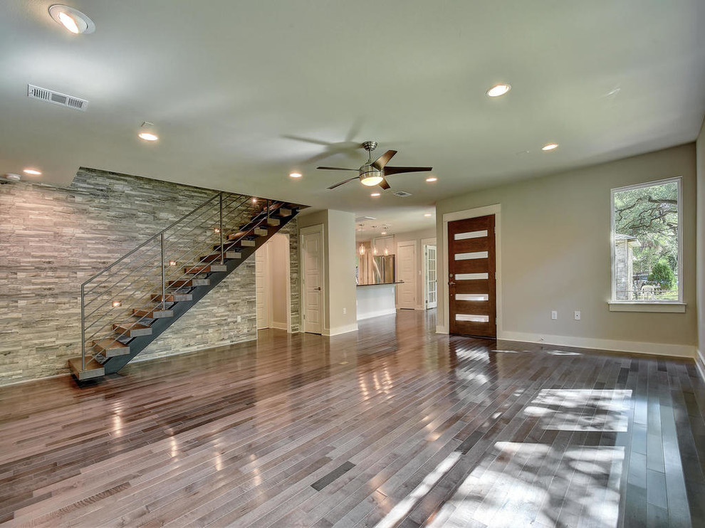 Home design - transitional home design idea in Austin