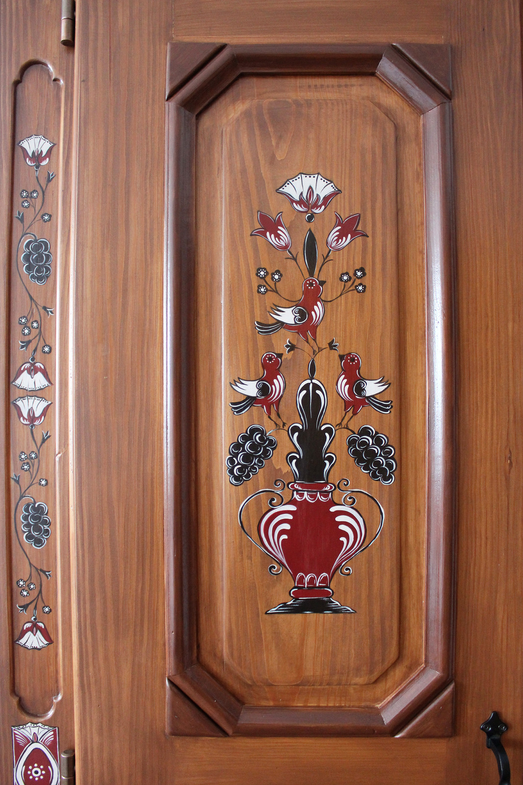 Роспись мебели в баварском стиле