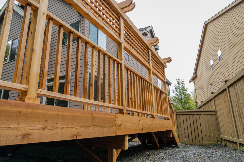 Example of a mid-sized backyard deck design in Seattle