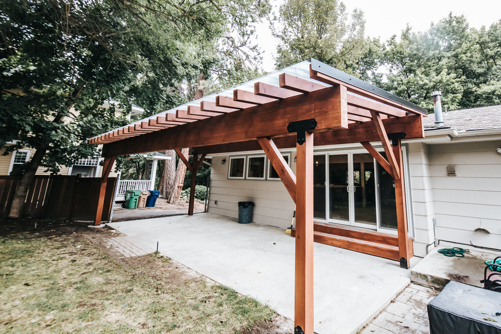 Transitional home design photo in Seattle