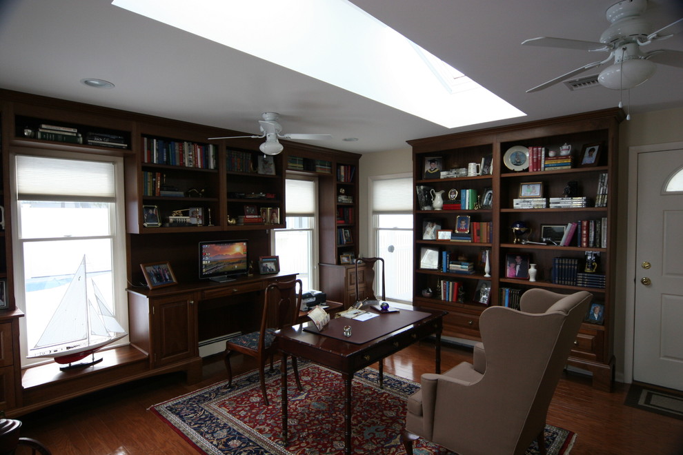 Traditional home office in Philadelphia.