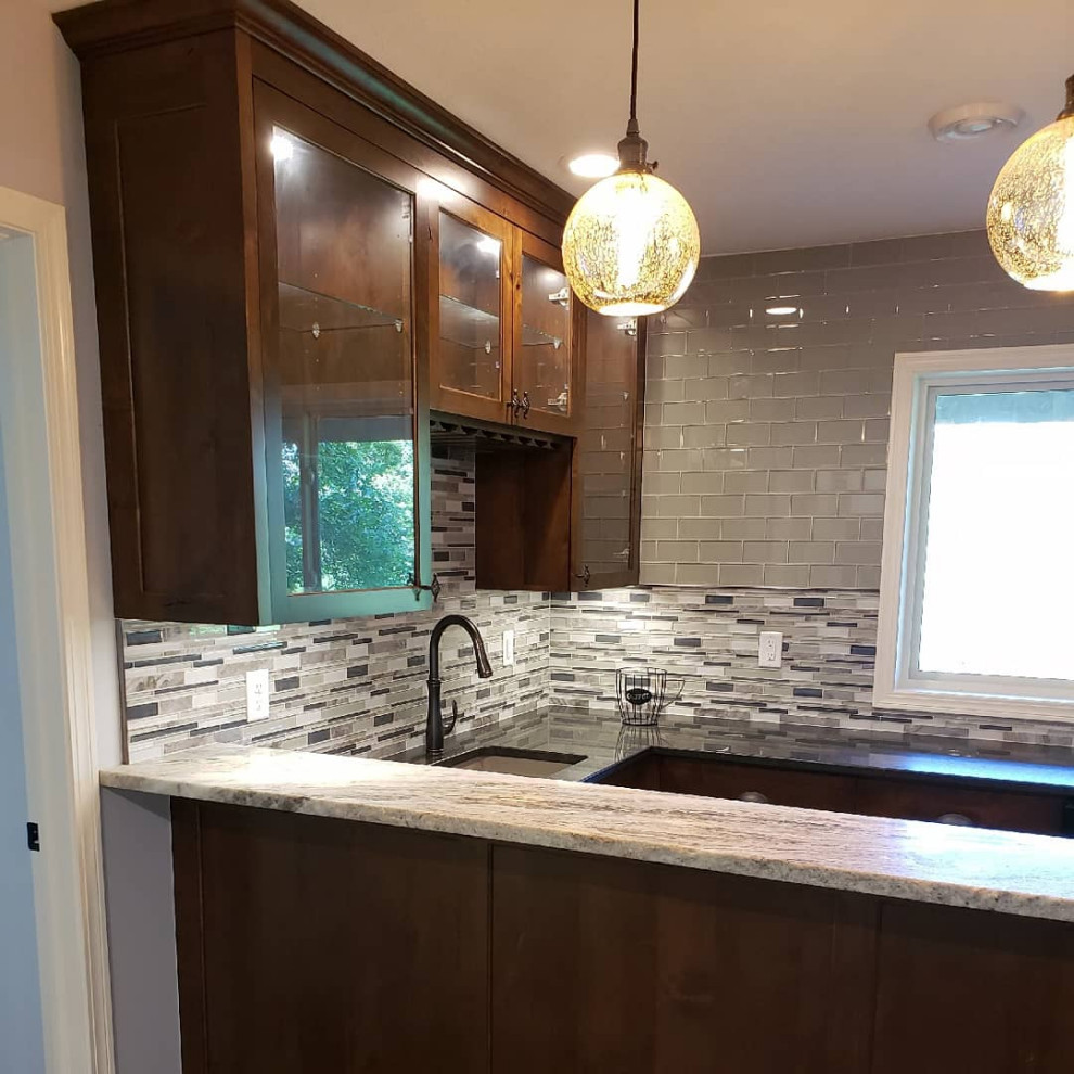 Kitchen - kitchen idea in Minneapolis