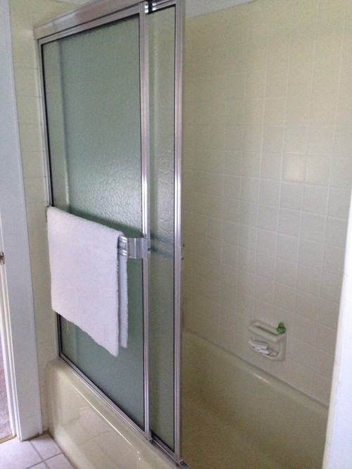Paint Color For Pale Citron Yellow Tile Bathroom To Help Us Paint The Bathrooms In Two Days But We Have Had Hardest Time Figuring Out What Color Walls Should Be Any Would Appreciated