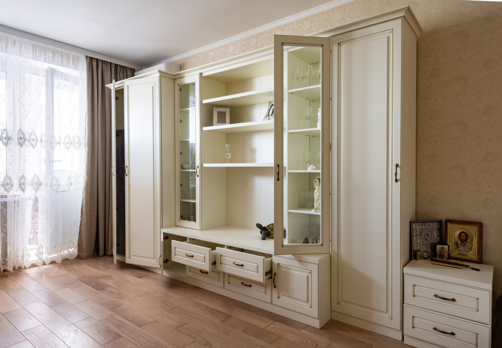 Шкафы и тумбы