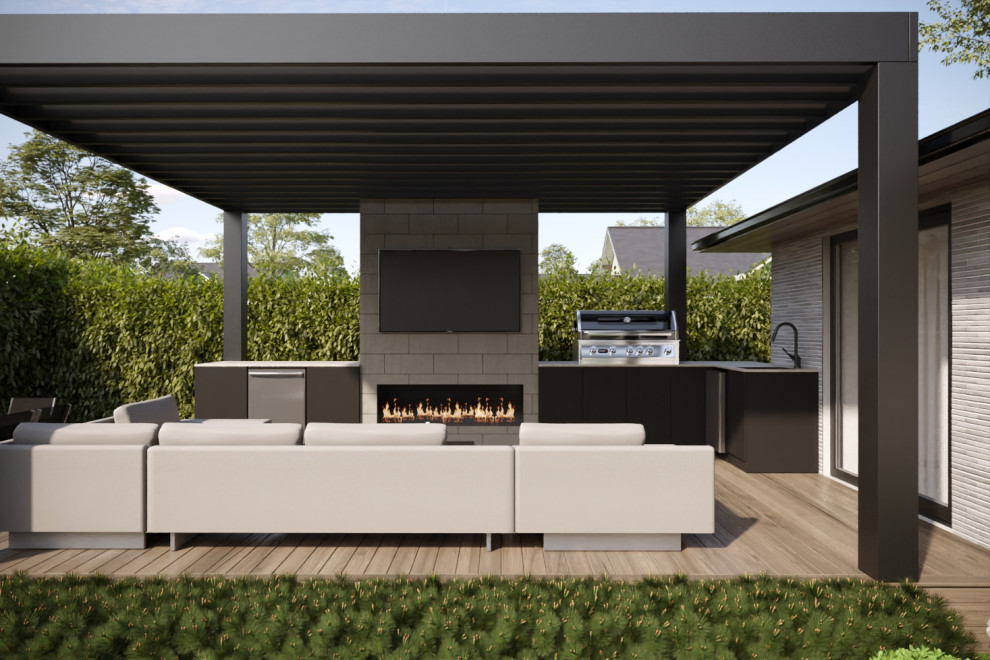 Inspiration for a transitional deck remodel in Toronto