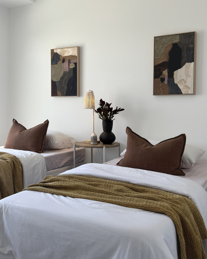 This is an example of a contemporary bedroom in Melbourne.