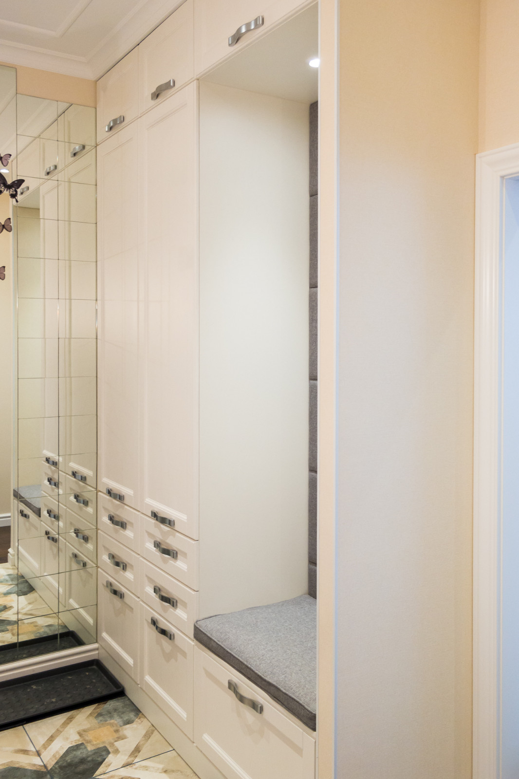 Шкафы в стиле неоклассика