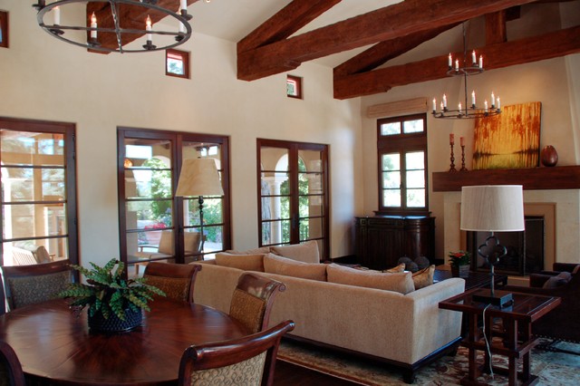 Santa Barbara/Mediterranean Style klassisk-dagligstue