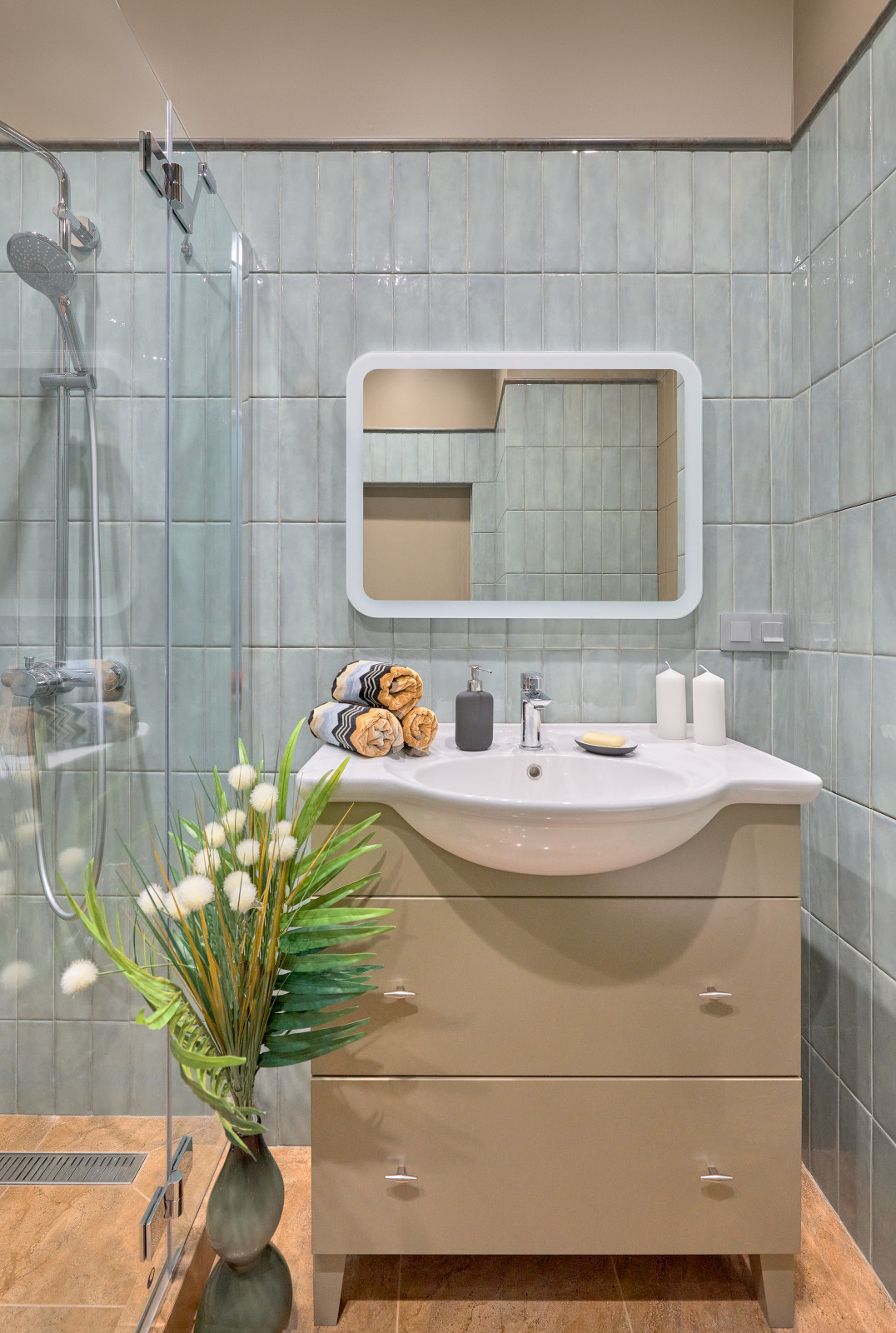 Яркая квартира 46м², Дизайнер Татьяна Нацвина: Публикация Elle Decoration