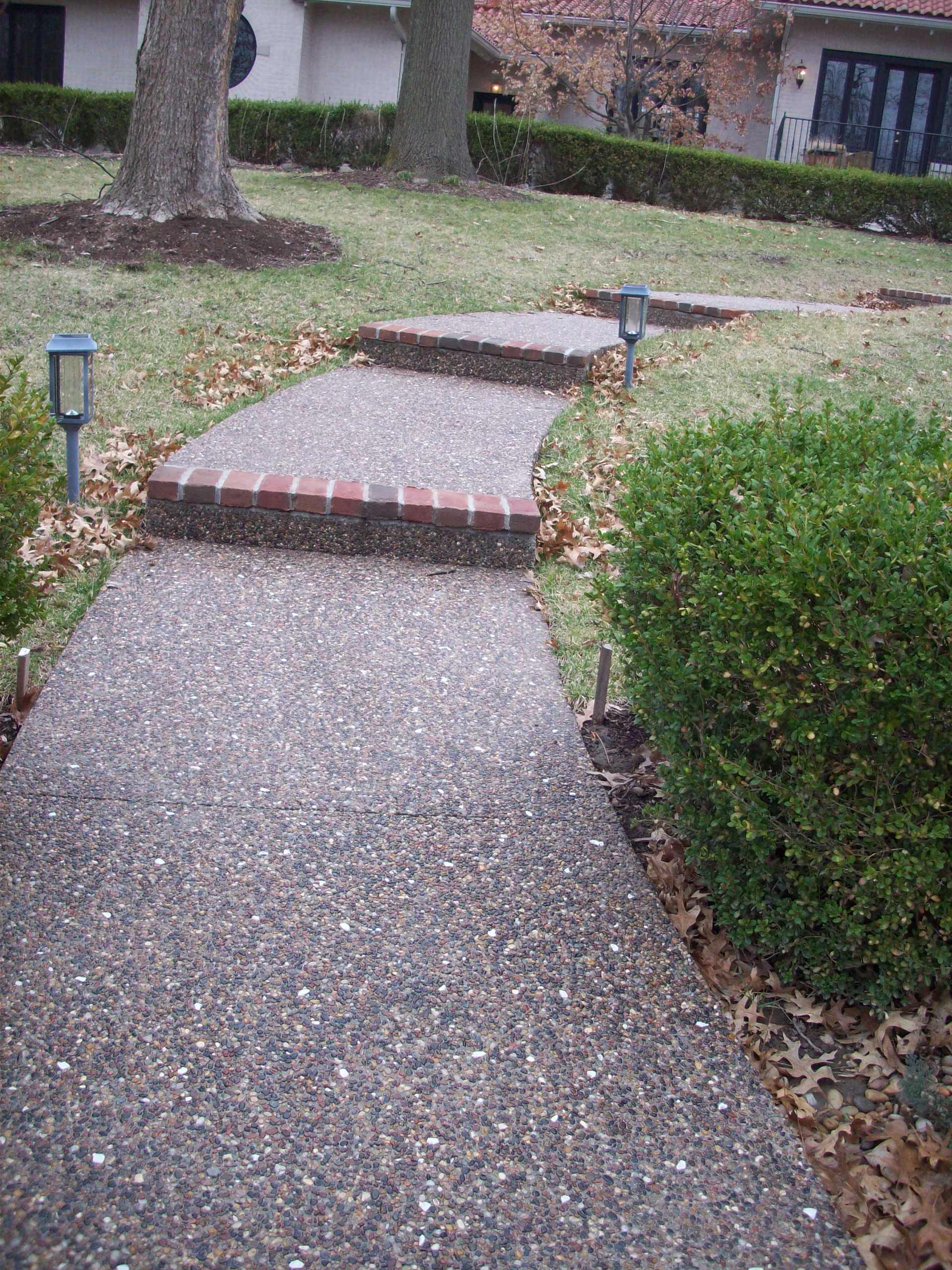 Clayton, Missouri Exposed Aggregate Walkway with Brick Edging