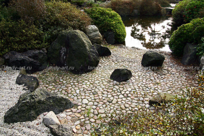 Мощение из натурального камня.