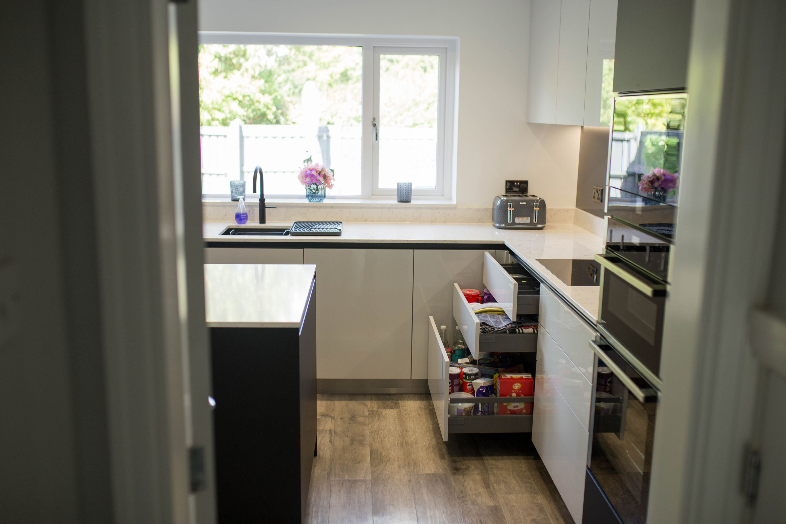 Ultra Matte Carbon and High Gloss Mist Handleless Kitchen