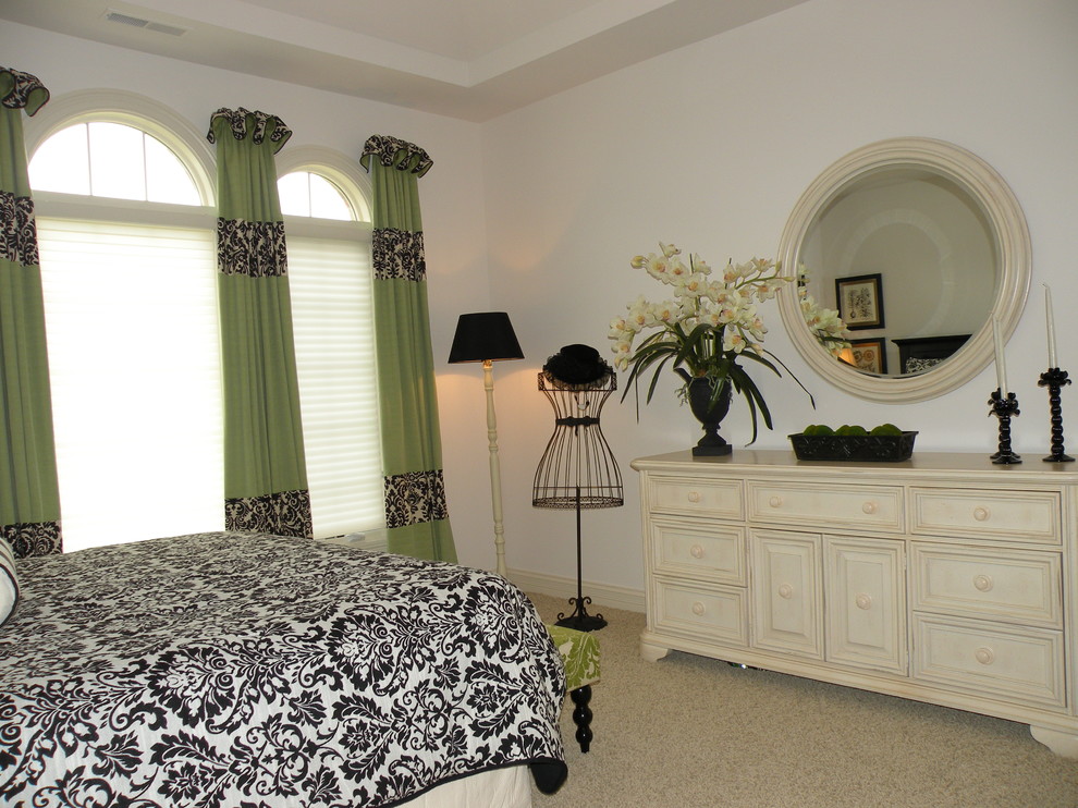 Elegant home design photo in Indianapolis