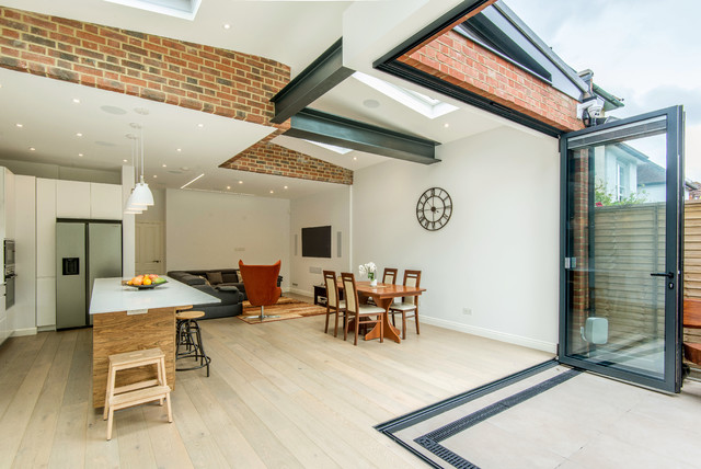 PROJECT # WOODFORD contemporary-living-room