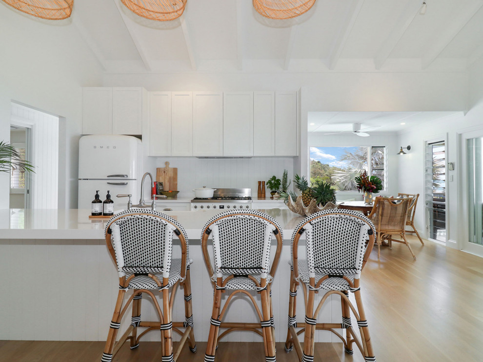 This is an example of a beach style kitchen in Brisbane.