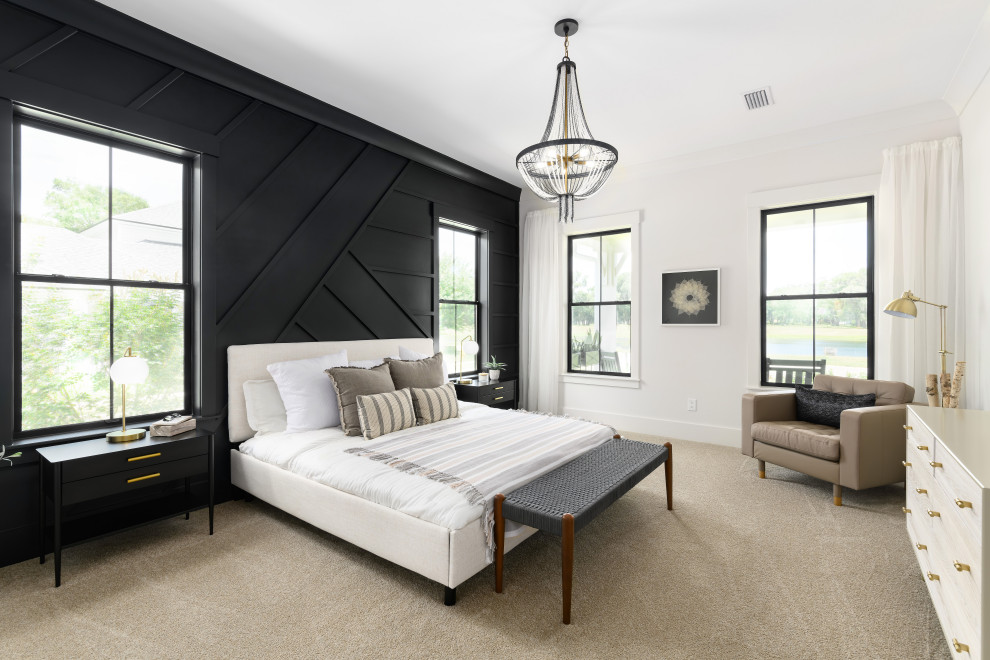 Imagen de dormitorio principal y gris y negro campestre grande sin chimenea con moqueta, suelo beige, paredes negras, todos los diseños de techos y panelado