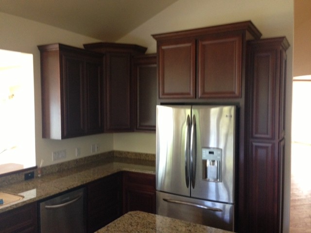 Example of a transitional home design design in Jacksonville