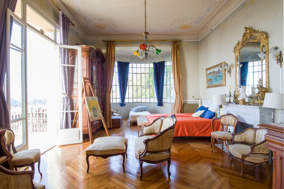 Photo of a traditional family room in Nice.