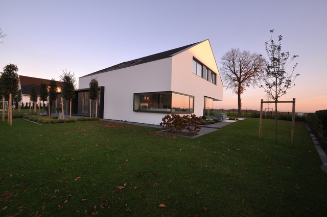 Villa M&ouml;nchengladbach contemporaneo-facciata